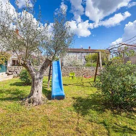 Lovely House With Garden Near Centre Pola