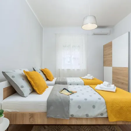Lovely House With Garden Near Centre * Pola