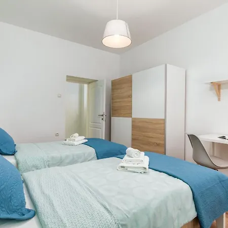 Holiday home Lovely House With Garden Near Centre *