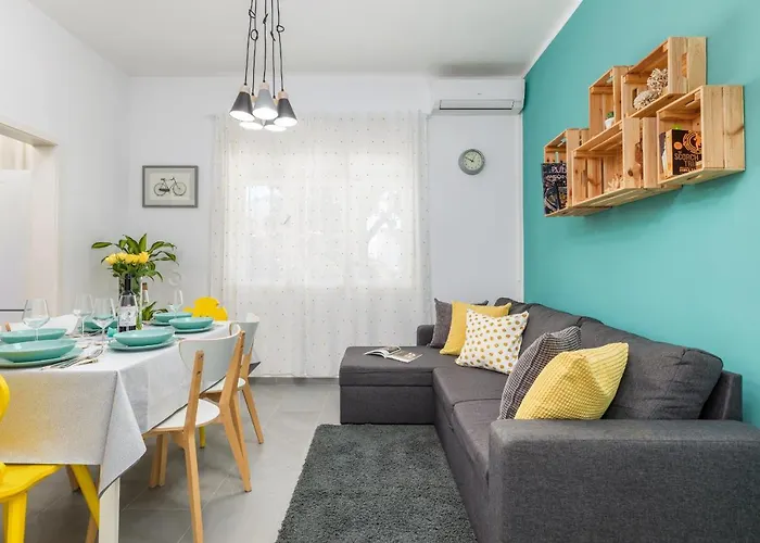 Lovely House With Garden Near Centre Vikendica
