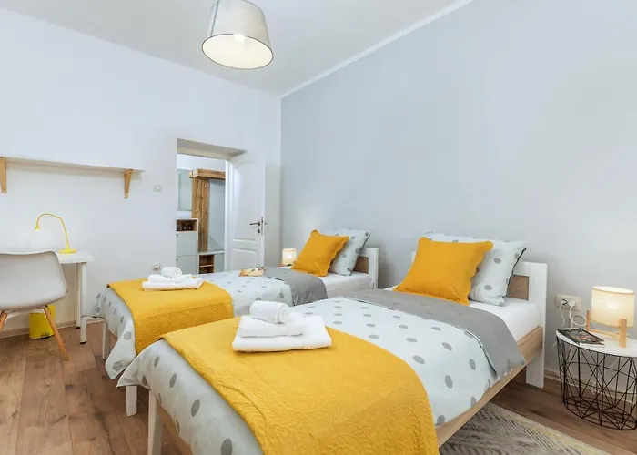 Vikendica Lovely House With Garden Near Centre *