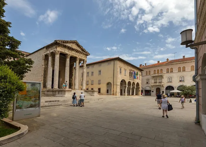 Lovely House With Garden Near Centre Vikendica