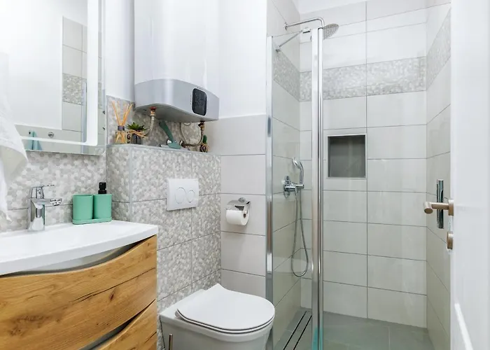 Lovely House With Garden Near Centre Vikendica *